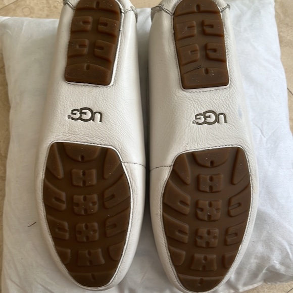 Ugg Claire perforated loafers, Size 8 - Picture 2 of 5